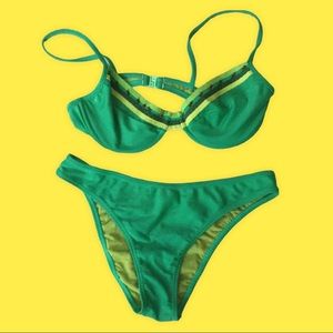 Gorgeous!! 🍋 Green Bikini 👙